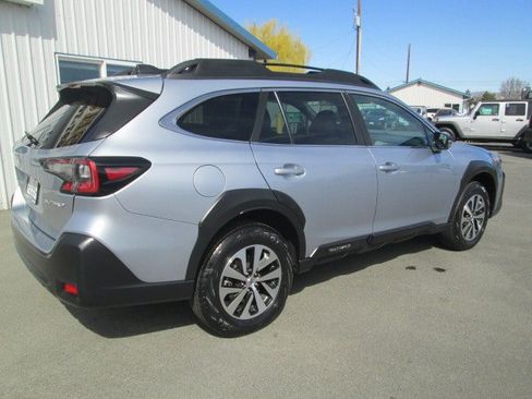 Used 2023 Subaru Outback Premium AWD/4WD image 6