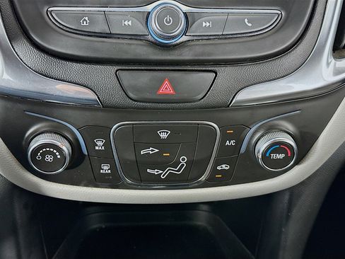 Used 2021 Chevrolet Equinox LS image 22