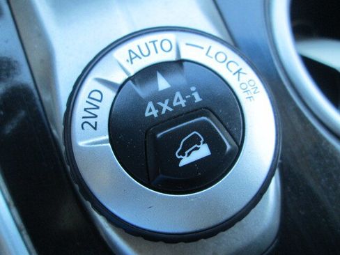 Used 2015 Nissan Pathfinder SV FWD image 19