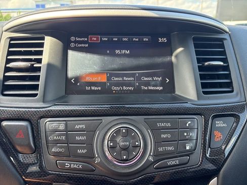 Used 2020 Nissan Pathfinder SL AWD/4WD image 28