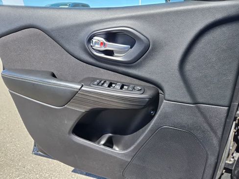 Used 2014 Jeep Cherokee Latitude AWD/4WD image 19