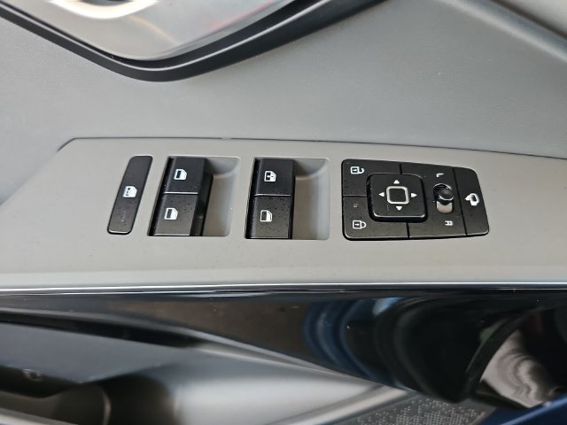 Used 2024 Kia Niro EX Touring FWD image 24