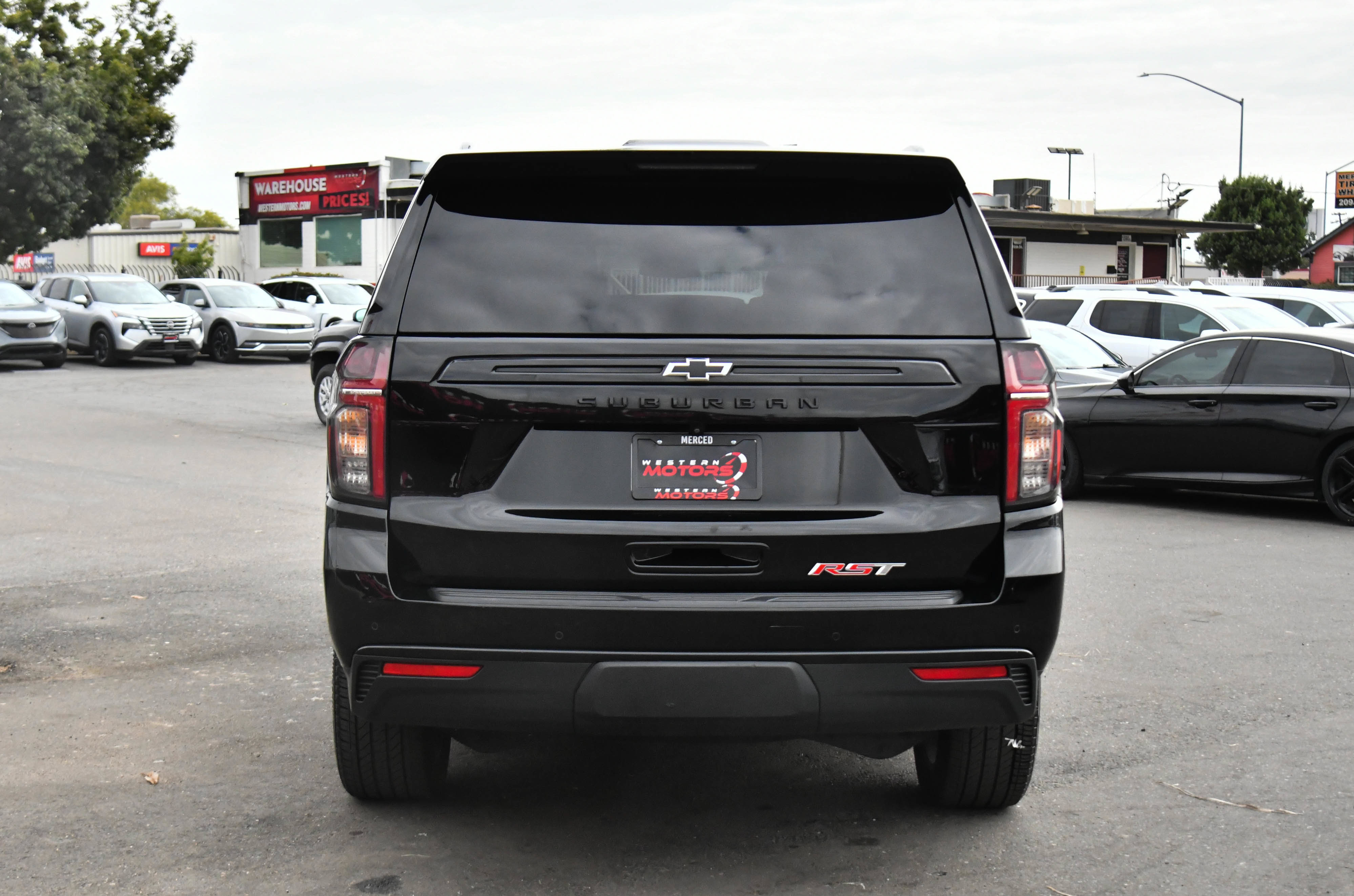 Used 2023 Chevrolet Suburban RST w/ Luxury Package AWD/4WD image 7
