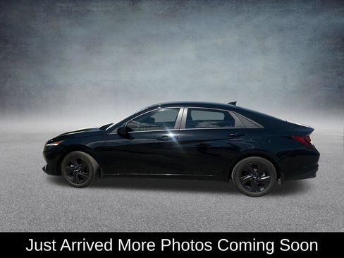 Used 2023 Hyundai Elantra SEL FWD image 2