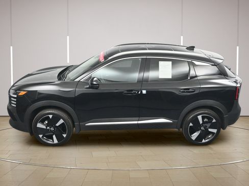 Certified 2026 Nissan Kicks SR w/ SR Premium Package FWD image 35