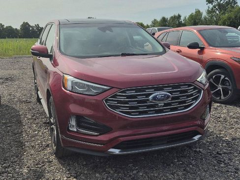 Used 2019 Ford Edge Titanium w/ Equipment Group 301A AWD/4WD image 2