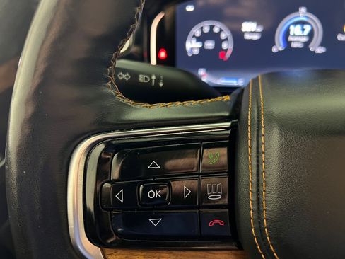 Used 2022 Jeep Grand Wagoneer Series III w/ Rear Seat Video Group 1 image 17