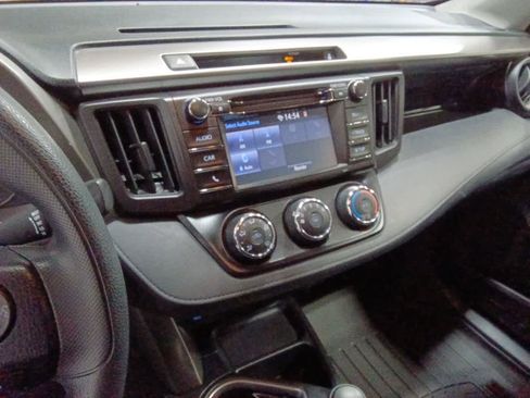 Used 2016 Toyota RAV4 LE image 17