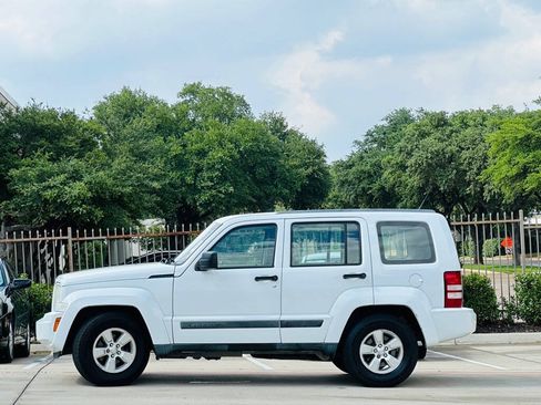Used 2011 Jeep Liberty Sport RWD image 6
