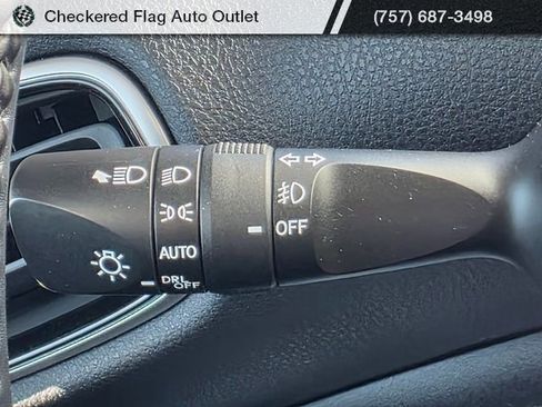 Used 2022 Toyota Prius XLE image 30