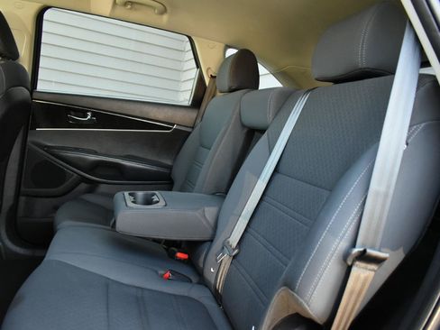 Used 2016 Kia Sorento FWD image 28