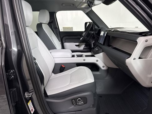 New 2025 Land Rover Defender 130 S image 33