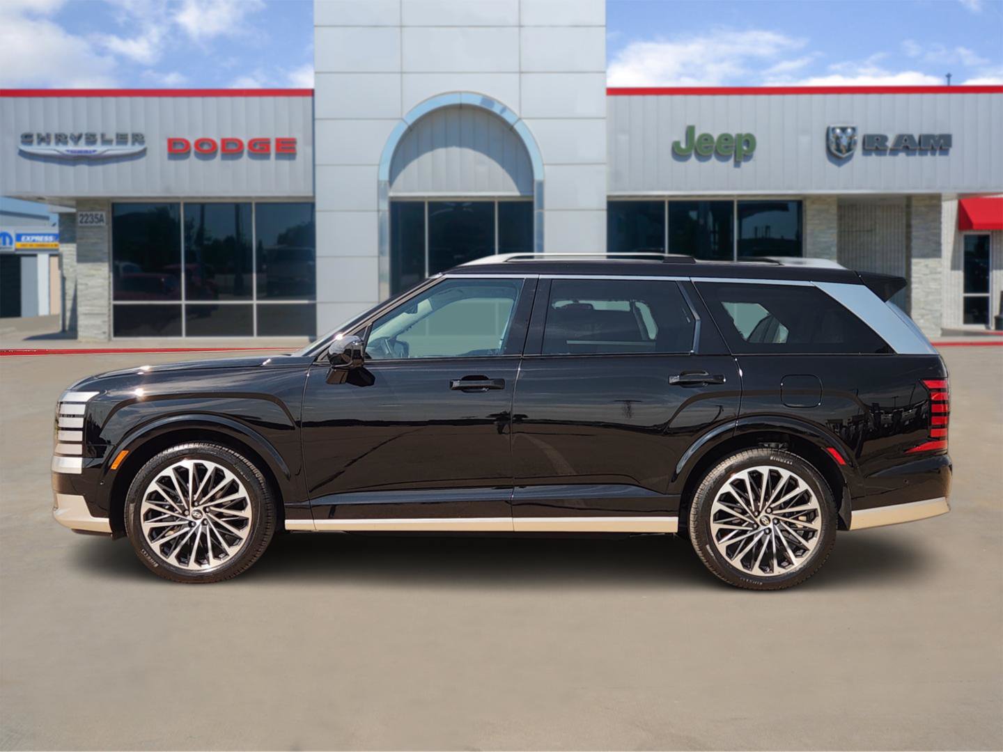 Used 2026 Hyundai Palisade Calligraphy FWD image 3