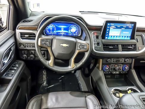 Used 2024 Chevrolet Suburban High Country AWD/4WD image 3