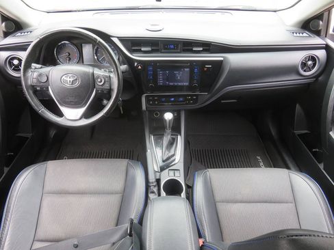 Used 2017 Toyota Corolla SE FWD image 12
