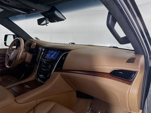 Used 2017 Cadillac Escalade Platinum AWD/4WD image 31