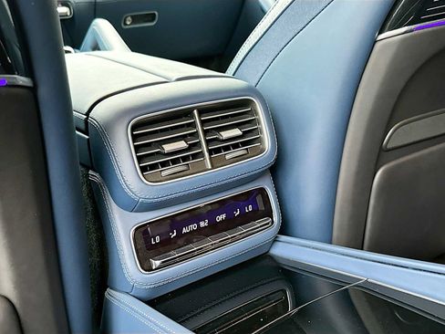 Used 2025 Mercedes-Benz Maybach GLS 600 4MATIC image 27