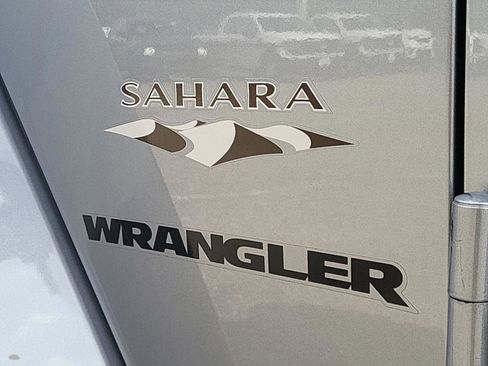 Used 2017 Jeep Wrangler Sahara w/ Connectivity Group image 26