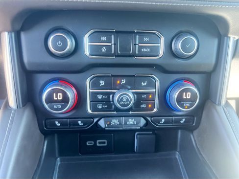 Used 2023 Chevrolet Tahoe Z71 w/ Luxury Package AWD/4WD image 15