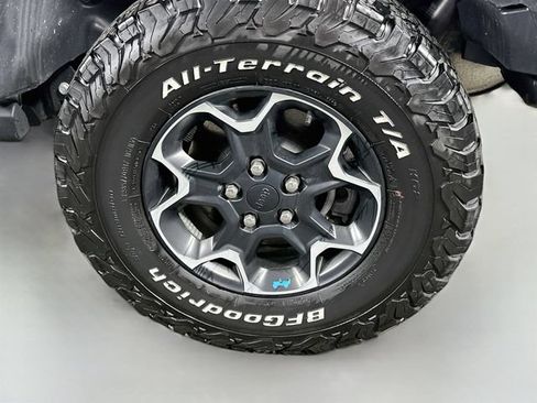 Used 2023 Jeep Wrangler Unlimited Rubicon 4xe w/ Cold Weather Group AWD/4WD image 32