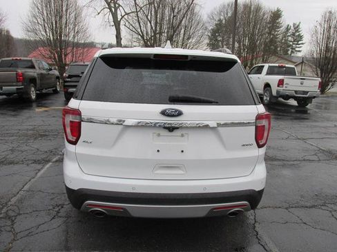 Used 2017 Ford Explorer XLT w/ Equipment Group 202A image 5