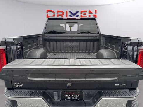 Used 2024 GMC Sierra 1500 SLT w/ SLT Premium Plus Package AWD/4WD image 33