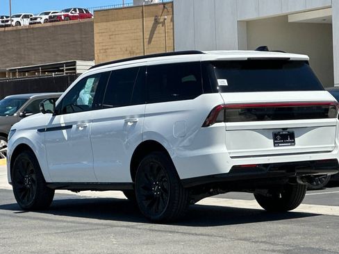 New 2026 Lincoln Navigator Reserve w/ Jet Appearance Package AWD/4WD image 5