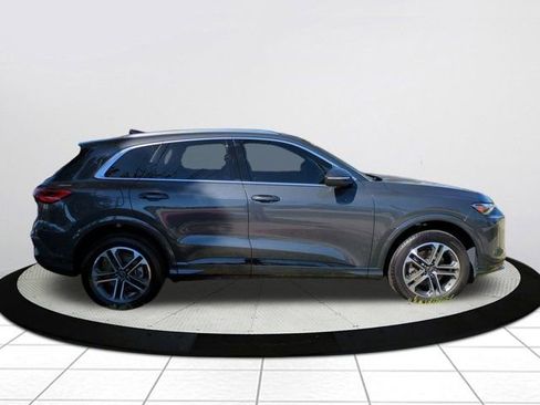 Used 2025 Audi Q5 Premium image 2