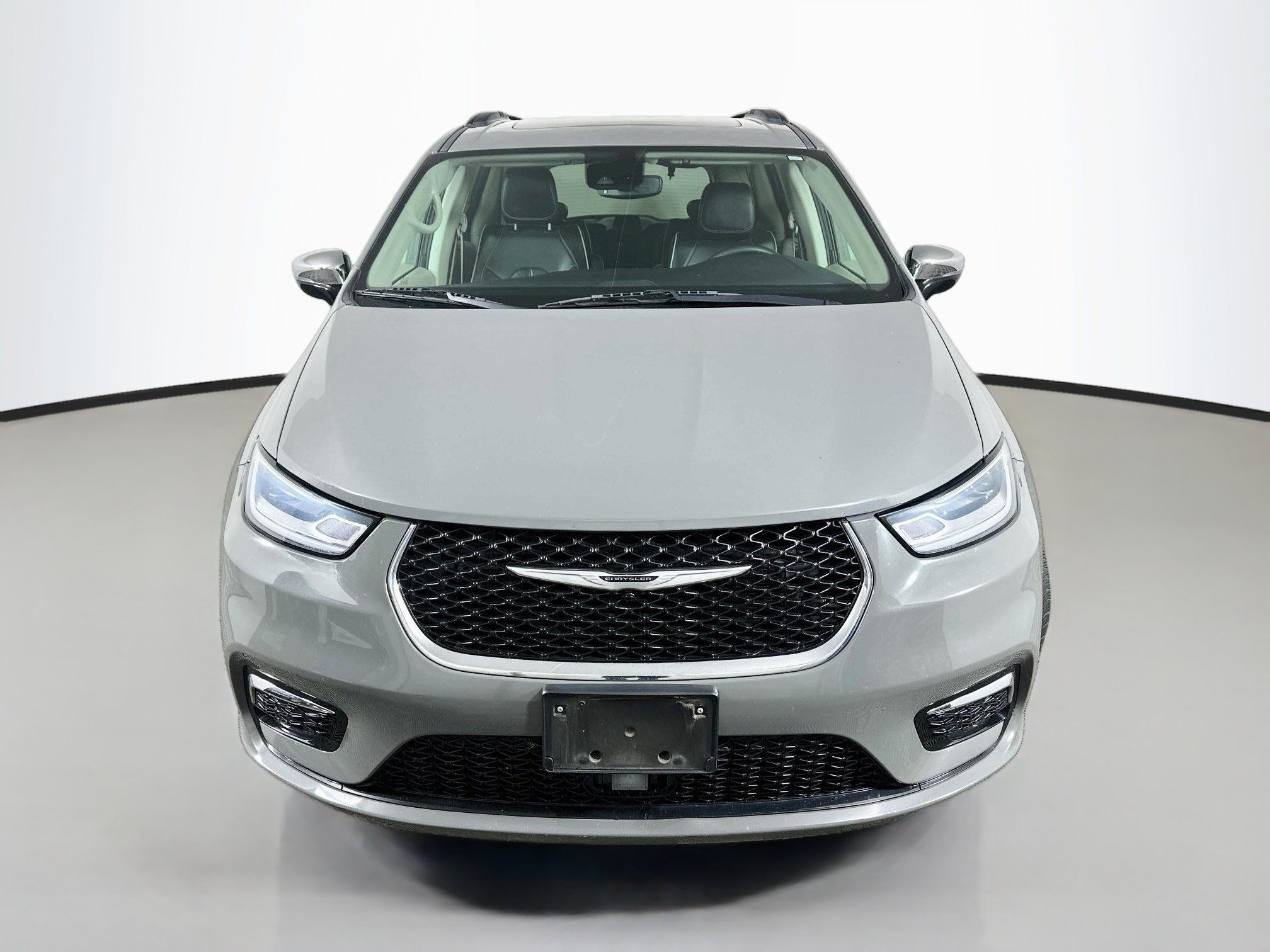 Used 2023 Chrysler Pacifica Limited FWD image 2