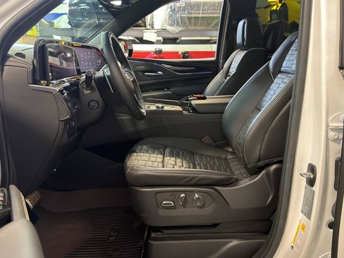 Used 2023 Cadillac Escalade V w/ LPO, ONYX Package AWD/4WD image 14