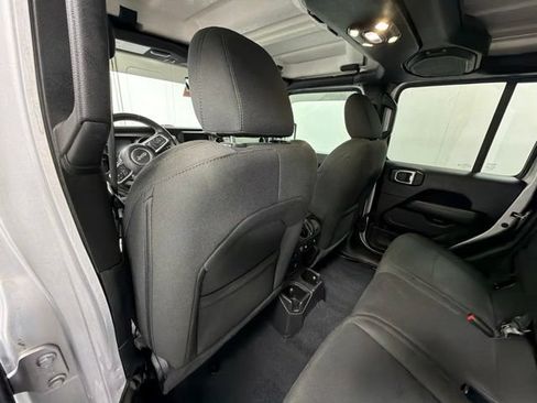Used 2022 Jeep Gladiator Overland w/ LED Lighting Group AWD/4WD image 22