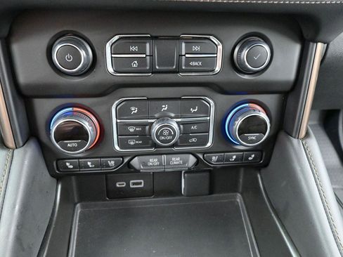 Used 2022 Chevrolet Suburban High Country AWD/4WD image 28