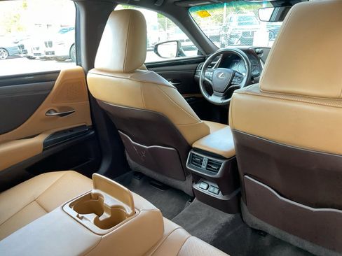 Used 2021 Lexus ES 250 image 33