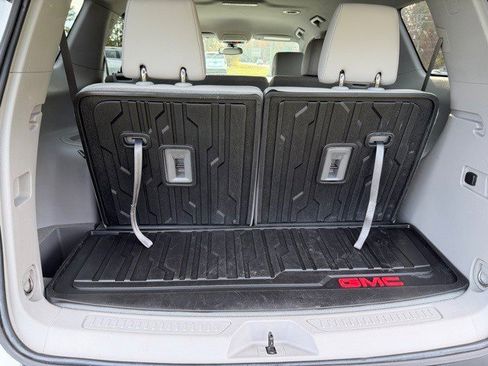 Certified 2023 GMC Acadia SLT image 10