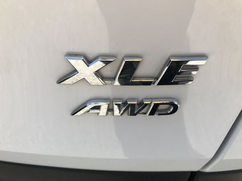 Used 2025 Toyota RAV4 XLE AWD/4WD image 9