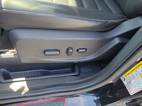 Used 2017 Ford Escape SE w/ SE Leather Comfort Package image 9