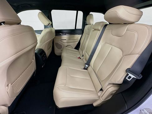 New 2025 Jeep Grand Cherokee Limited image 32