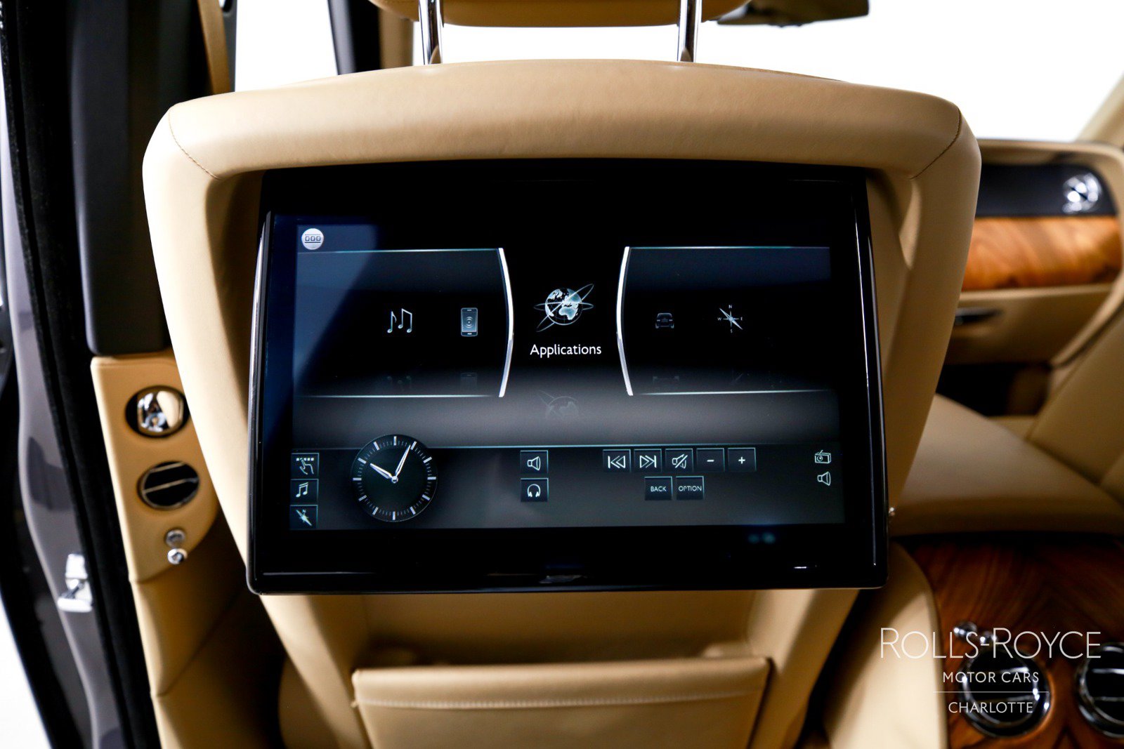 Certified 2020 Rolls-Royce Cullinan AWD/4WD image 22