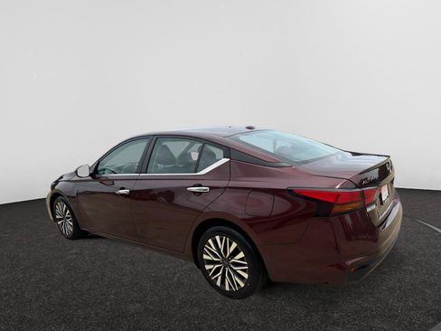Used 2024 Nissan Altima 2.5 SV FWD image 6