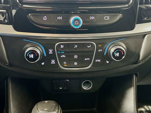 Used 2020 Chevrolet Traverse LT w/ Driver Confidence II Package image 15