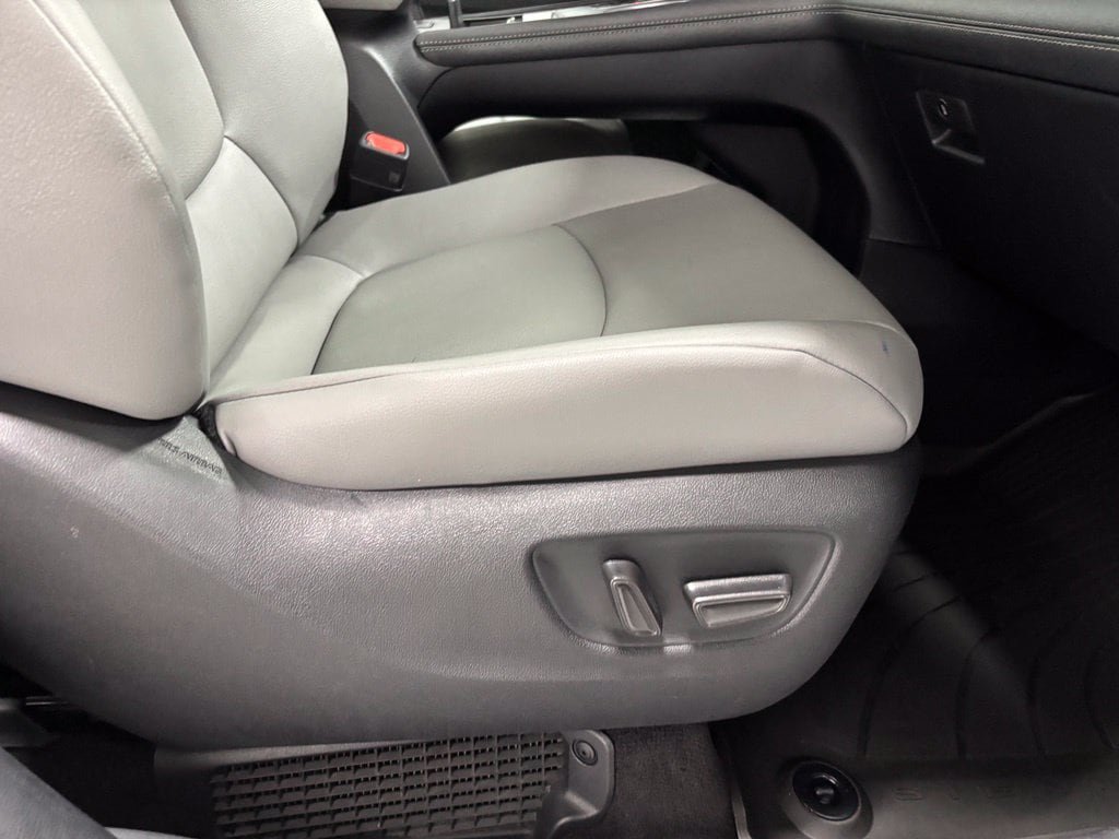 Used 2026 Toyota Sienna XLE FWD image 63