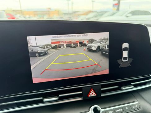 Used 2022 Hyundai Elantra Limited FWD image 24