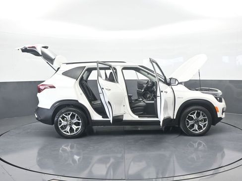 Used 2022 Kia Seltos EX image 75