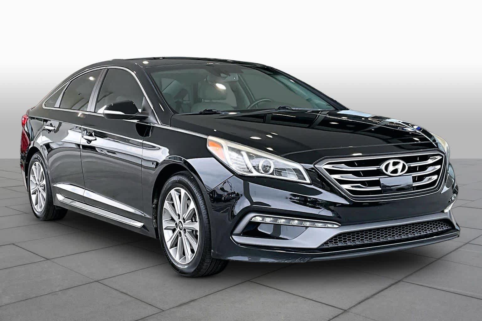Used 2017 Hyundai Sonata Limited w/ Ultimate Package 04 FWD image 2