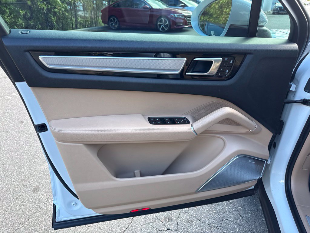 Used 2022 Porsche Cayenne Platinum Edition w/ Premium Package Plus AWD/4WD image 16