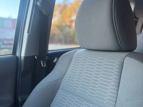 Used 2018 Toyota Tacoma SR image 20