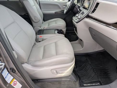 Used 2018 Toyota Sienna XLE Premium image 37