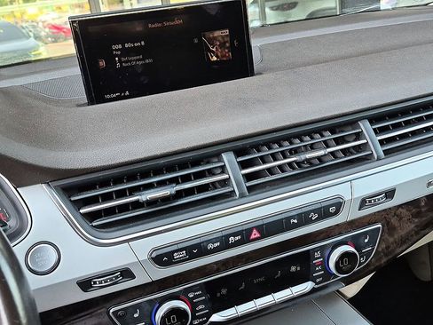 Used 2019 Audi Q7 2.0T Premium Plus w/ Premium Plus Package AWD/4WD image 21