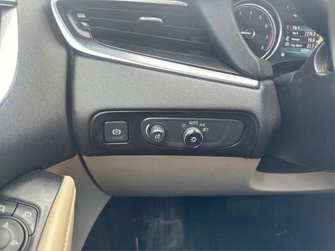 Used 2018 Buick Enclave Essence image 19