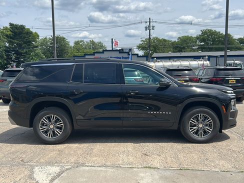 New 2026 Chevrolet Traverse LT w/ LPO, Floor Liner Package AWD/4WD image 6